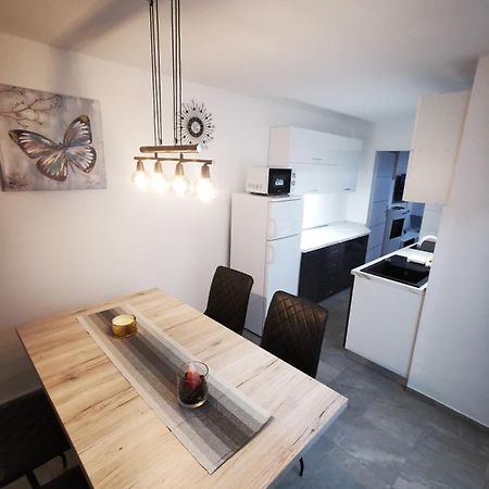 Ema Studio Apartman كارلوفاتش المظهر الخارجي الصورة