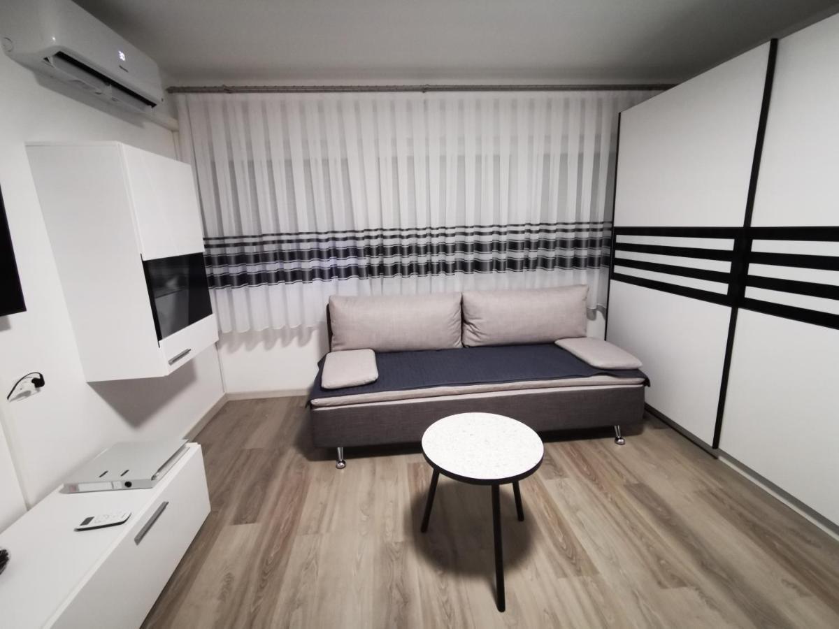 Ema Studio Apartman كارلوفاتش المظهر الخارجي الصورة