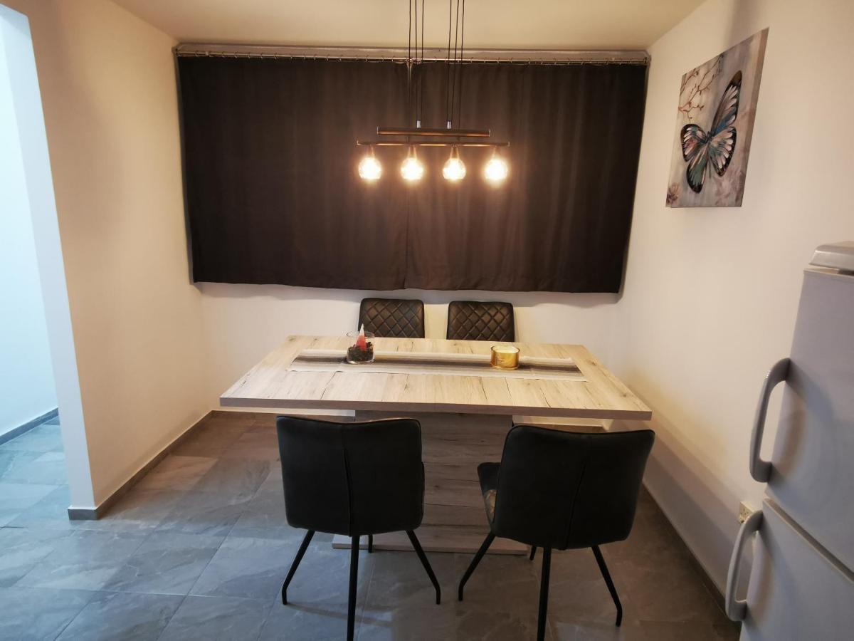Ema Studio Apartman كارلوفاتش المظهر الخارجي الصورة